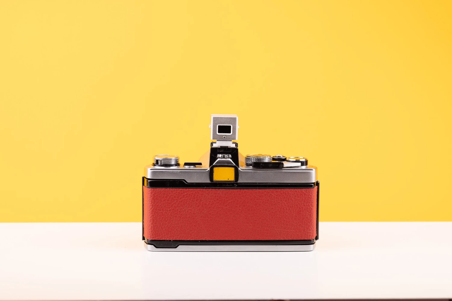 Olympus OM-1 35mm SLR Film Camera With Olympus OM-System G.Zuiko Auto-S 50mm F1.4 Lens In Red 3 Olympus OM-1 35mm SLR Film Camera With Olympus OM-System G.Zuiko Auto-S 50mm F1.4 Lens In Red - Image 3