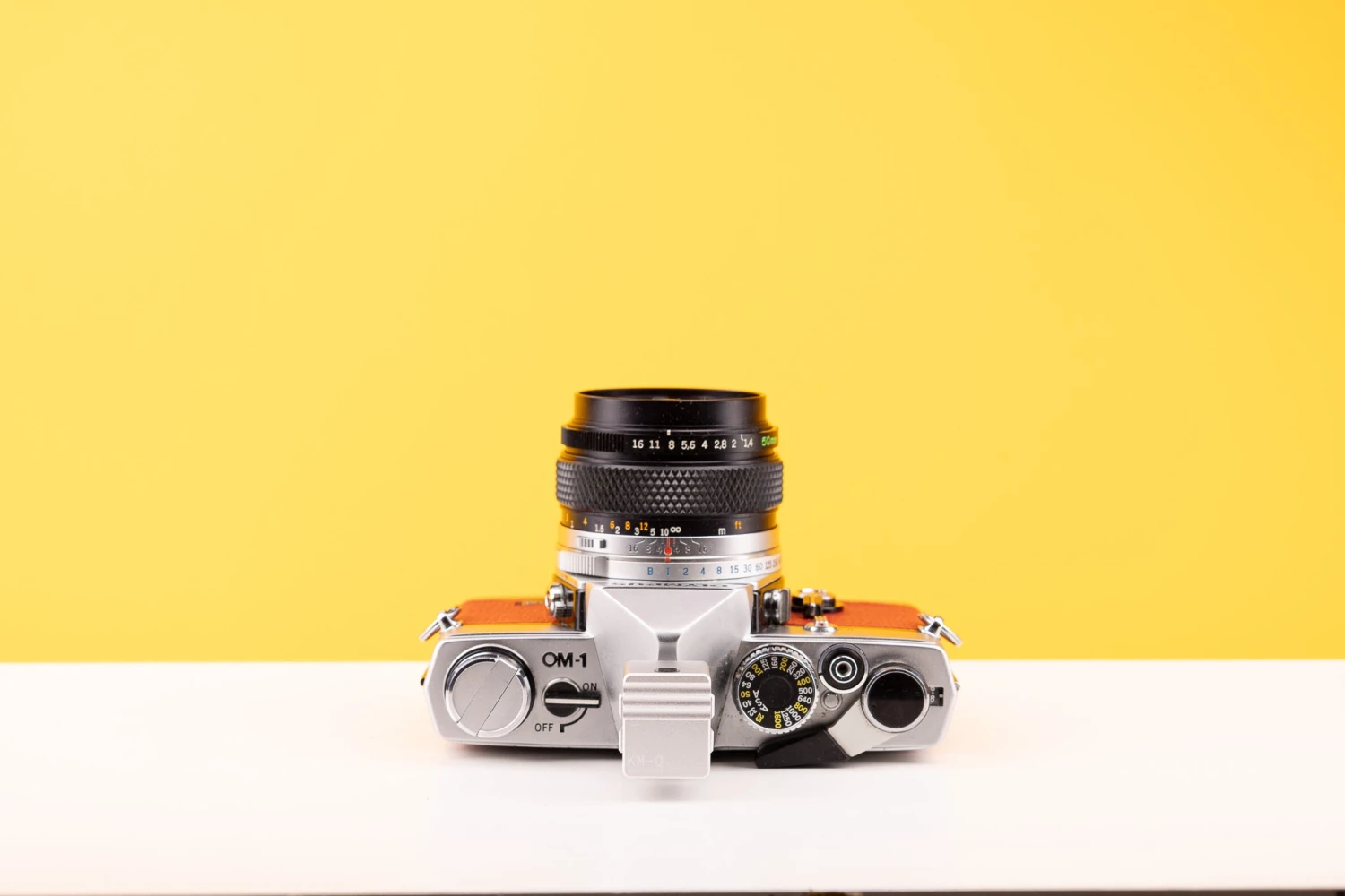 Olympus OM-1 35mm SLR Film Camera With Olympus OM-System G.Zuiko Auto-S 50mm F1.4 Lens In Red 4 Olympus OM-1 35mm SLR Film Camera With Olympus OM-System G.Zuiko Auto-S 50mm F1.4 Lens In Red - Image 4