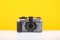 Pentax 17 35mm Half Frame Film Camera Snake Skin Skin + FREE Expired Film Roll + 1 VCH T-shirt -Photo Camera Gear Store DSCF0004