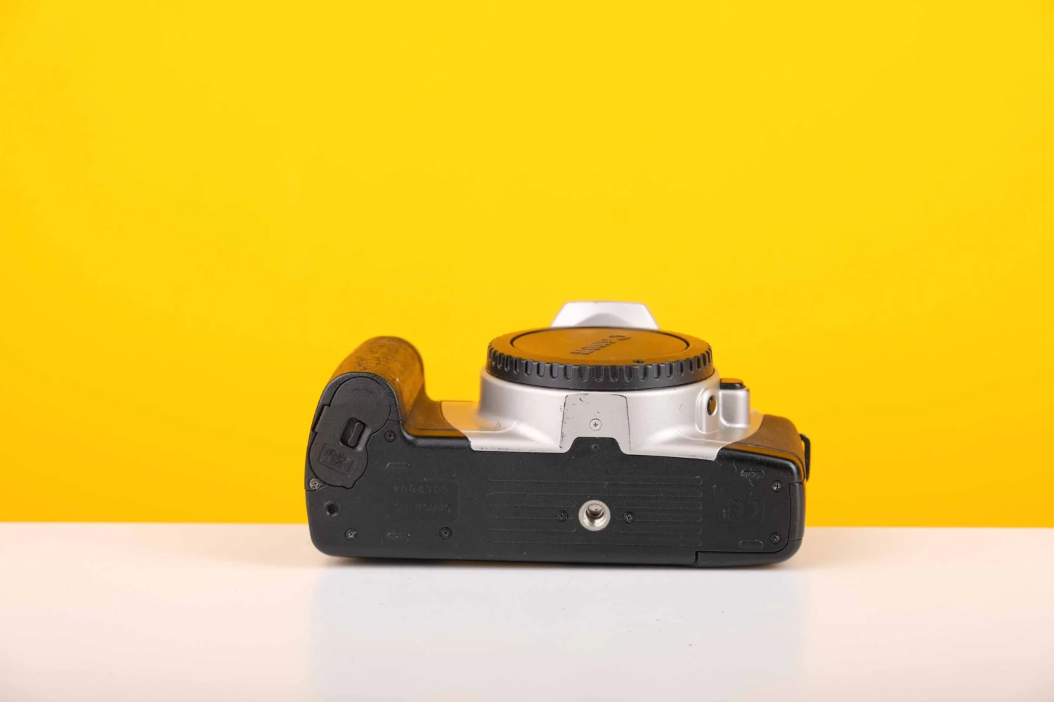 Canon EOS 300/ Kiss III 35mm SLR Film Camera Body Only 5 Canon EOS 300/ Kiss III 35mm SLR Film Camera Body Only - Image 5