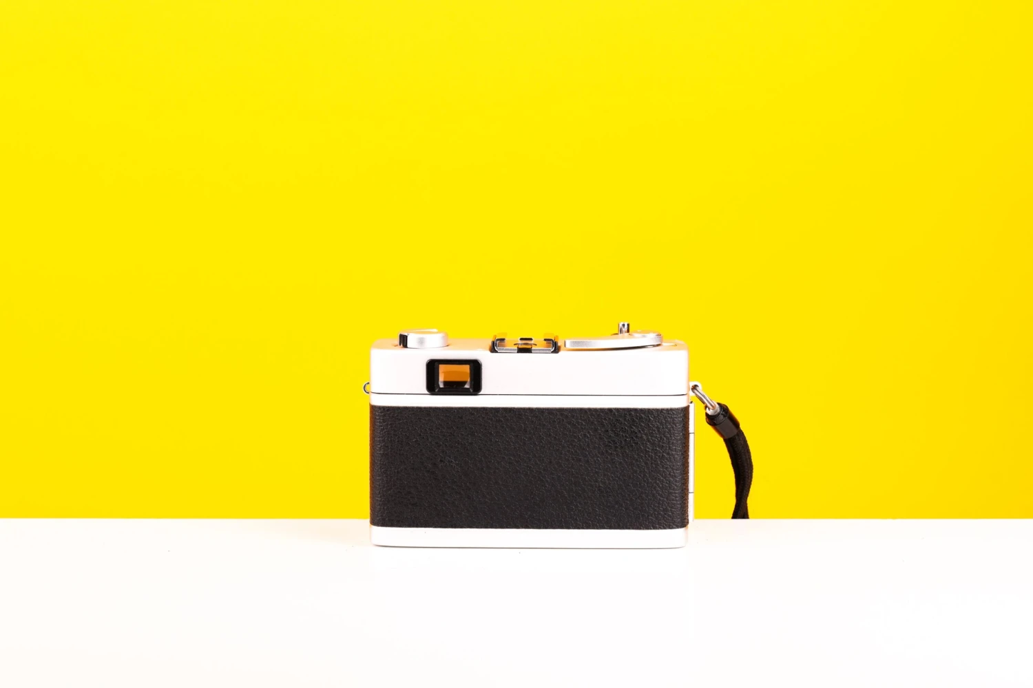 Konica C35 V 35mm Rangefinder Film Camera 4 Konica C35 V 35mm Rangefinder Film Camera - Image 4