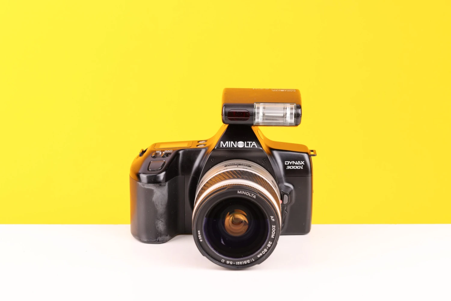 Minolta Dynax 3000i 35mm SLR Film Camera With Minolta AF Zoom 28-80mm F3.5-5.6 D Lens With Minolta Program D 314i Flash 2 Minolta Dynax 3000i 35mm SLR Film Camera With Minolta AF Zoom 28-80mm F3.5-5.6 D Lens With Minolta Program D 314i Flash - Image 2