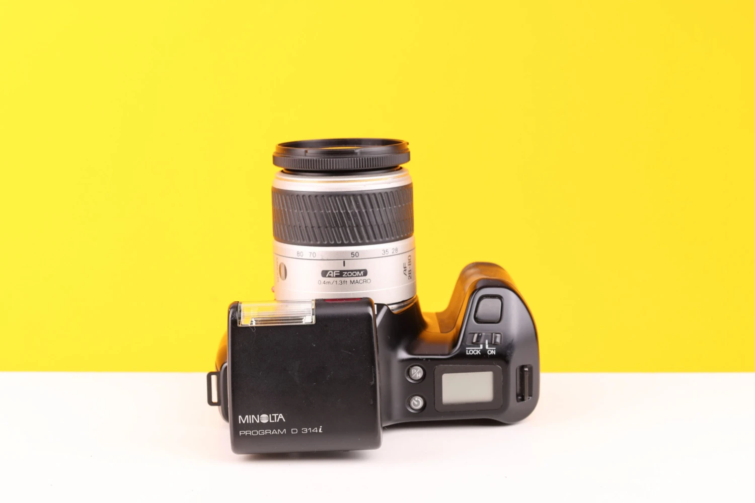 Minolta Dynax 3000i 35mm SLR Film Camera With Minolta AF Zoom 28-80mm F3.5-5.6 D Lens With Minolta Program D 314i Flash 3 Minolta Dynax 3000i 35mm SLR Film Camera With Minolta AF Zoom 28-80mm F3.5-5.6 D Lens With Minolta Program D 314i Flash - Image 3