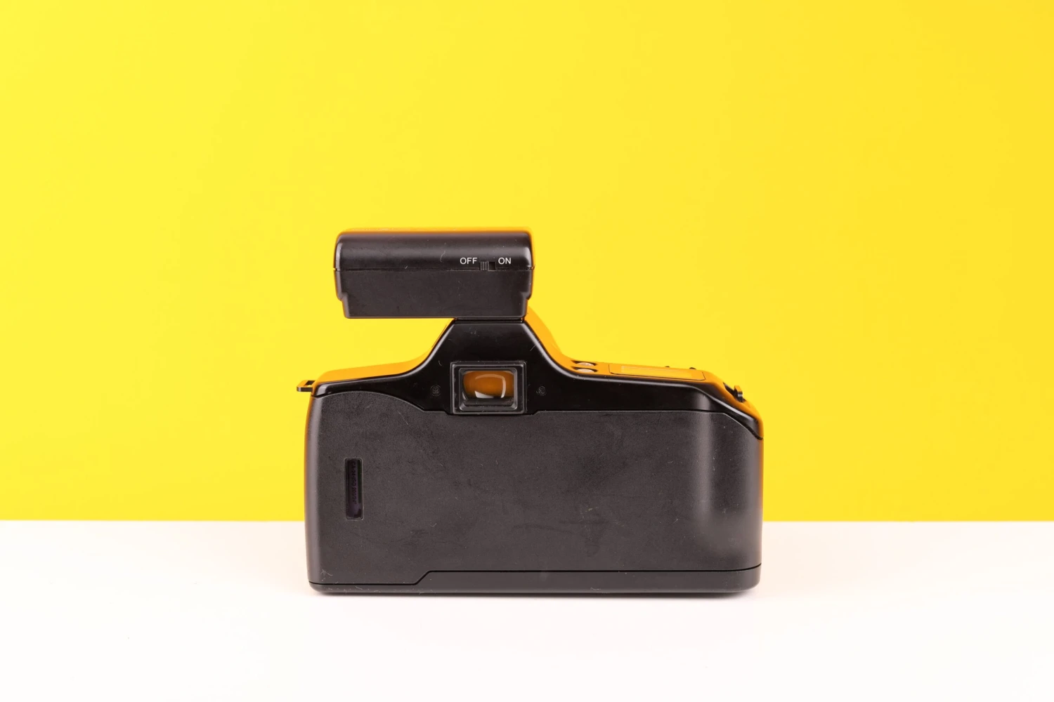 Minolta Dynax 3000i 35mm SLR Film Camera With Minolta AF Zoom 28-80mm F3.5-5.6 D Lens With Minolta Program D 314i Flash 4 Minolta Dynax 3000i 35mm SLR Film Camera With Minolta AF Zoom 28-80mm F3.5-5.6 D Lens With Minolta Program D 314i Flash - Image 4