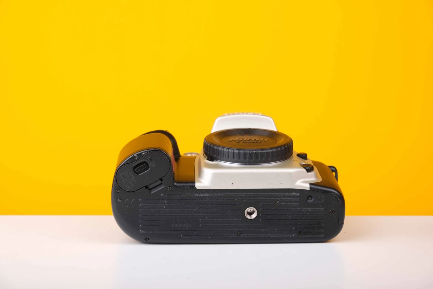 Nikon F60 35mm SLR Film Camera Body Silver 4 Nikon F60 35mm SLR Film Camera Body Silver - Image 4