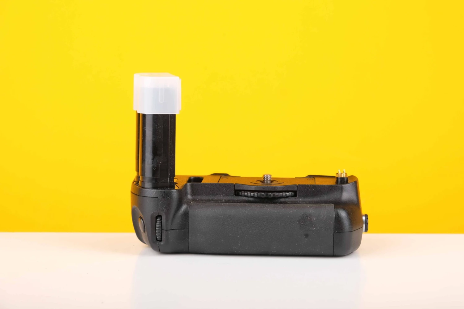 Nikon Multi Function Battery Pack 2 Nikon Multi Function Battery Pack - Image 2