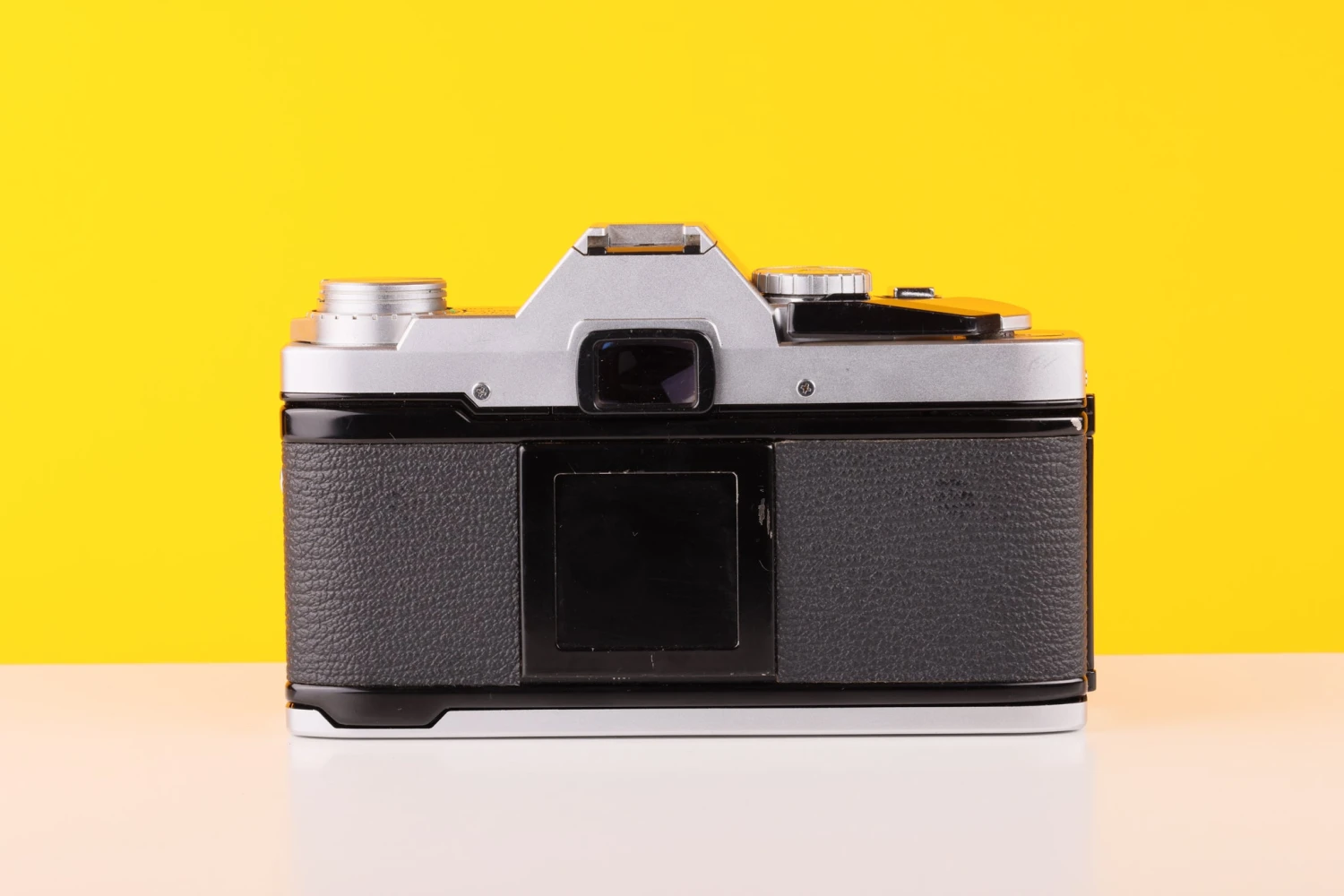 Olympus OM30 Vintage Slr 35mm Film Camera With Zuiko 50mm F1.8 Prime Lens 5 Olympus OM30 Vintage Slr 35mm Film Camera With Zuiko 50mm F1.8 Prime Lens - Image 5